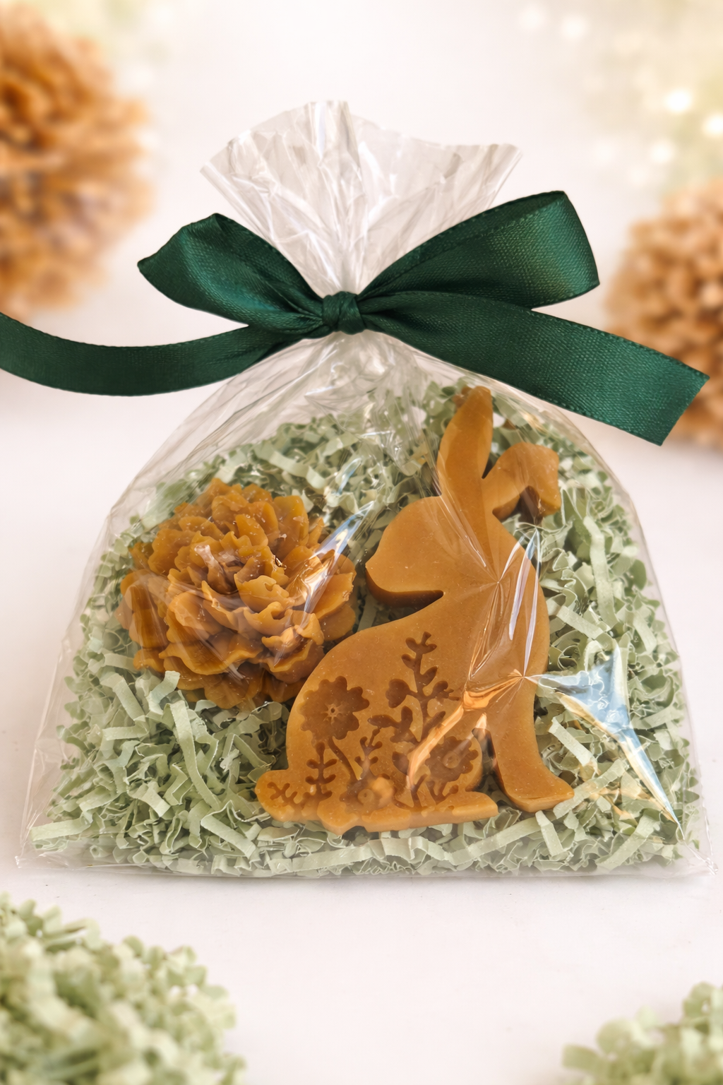 Zestaw świec z wosku pszczelego królik i kwiat – prezent wielkanocny