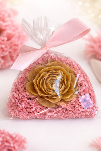 Świeca z wosku pszczelego kwiat piwonia – zestaw prezentowy